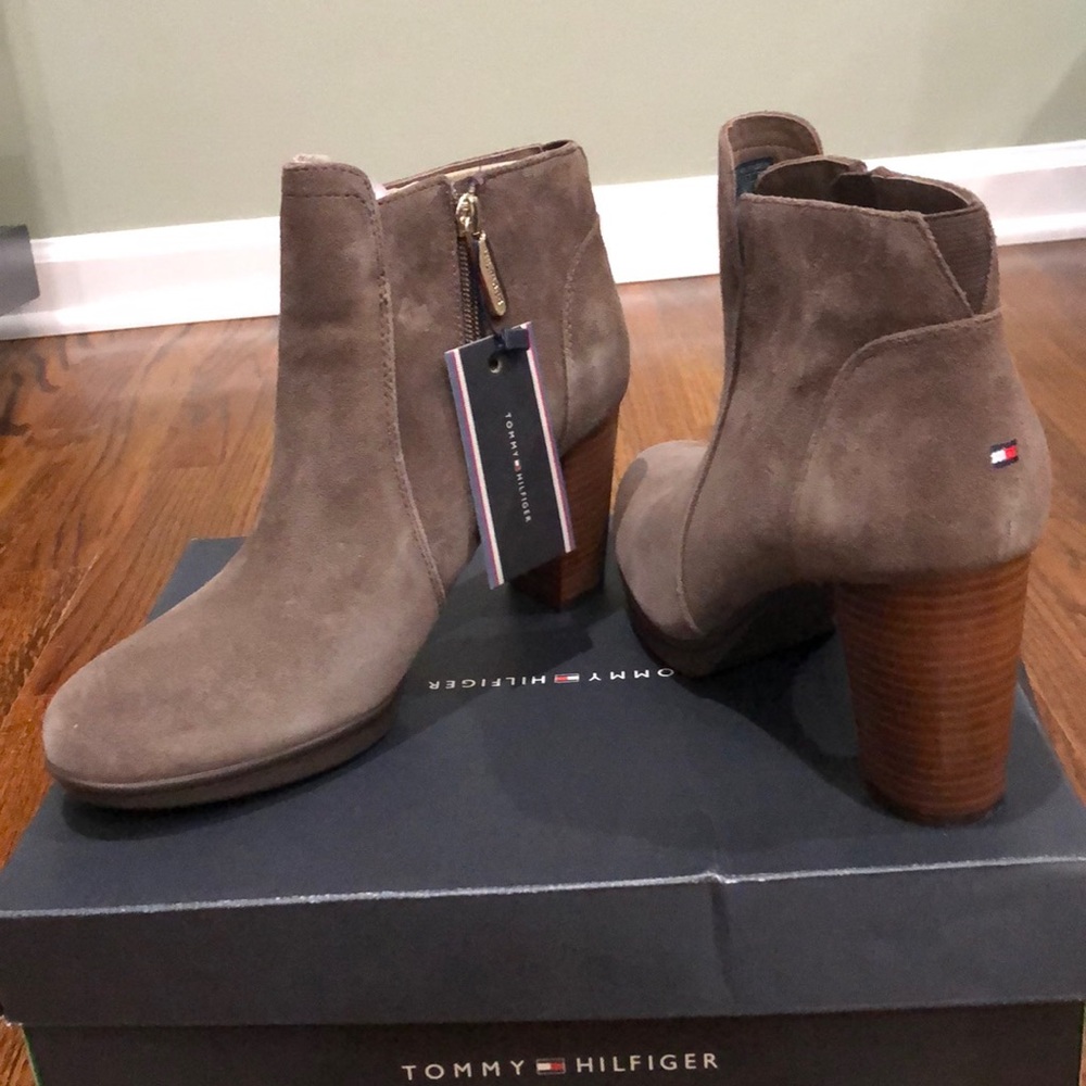 Tommy Hilfiger tan suede boots